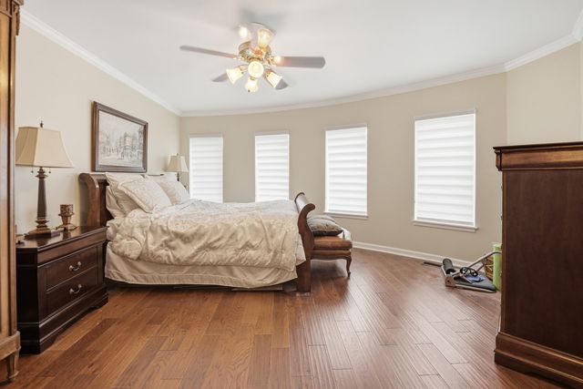 15 Manchester Lane, Elmhurst, IL 60126