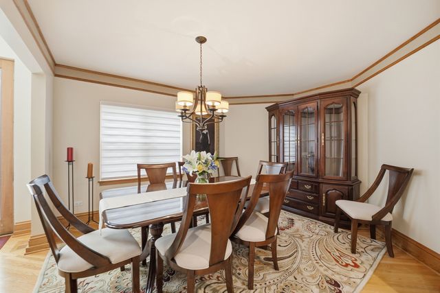 15 Manchester Lane, Elmhurst, IL 60126