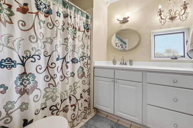 15 Manchester Lane, Elmhurst, IL 60126