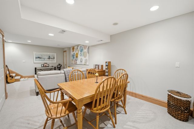 15 Manchester Lane, Elmhurst, IL 60126