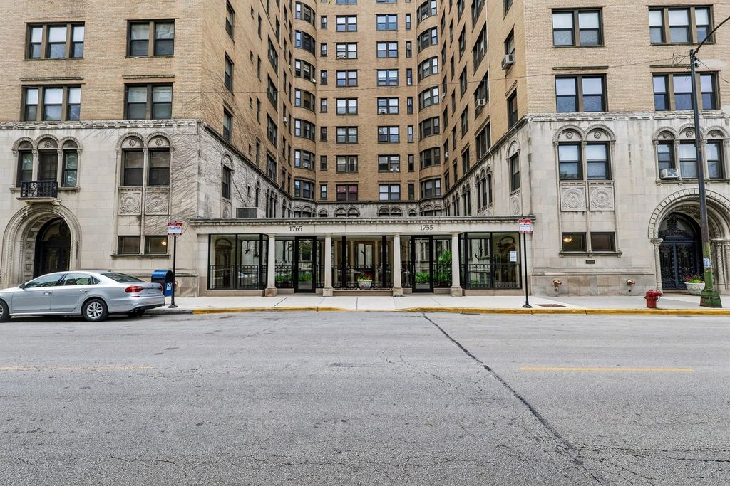 1755 E 55th Street 605, Chicago, IL 60615