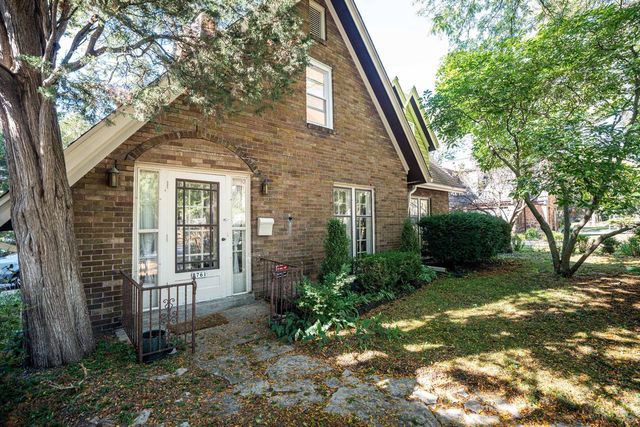 2761 N Downer AVENUE, Milwaukee, WI 53211