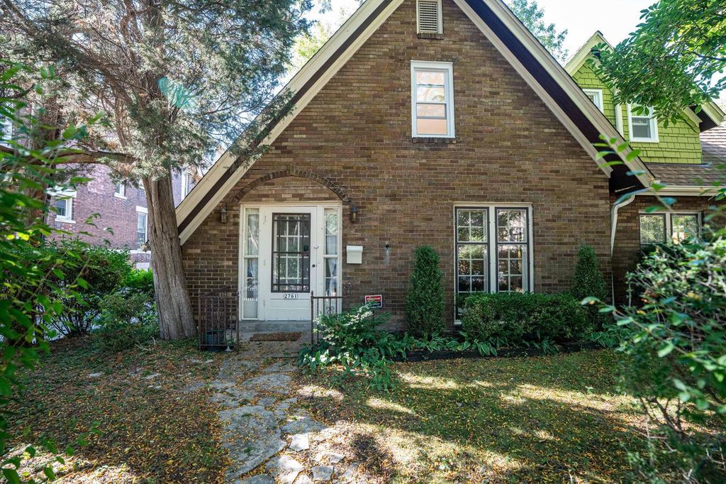 2761 N Downer AVENUE, Milwaukee, WI 53211