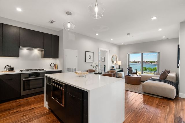 99 Sumner 421, Boston, MA 02128