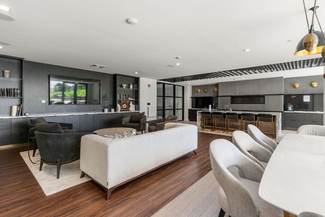 99 Sumner 421, Boston, MA 02128
