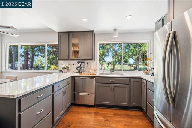 739 Devils Drop Ct, Richmond, CA 94803