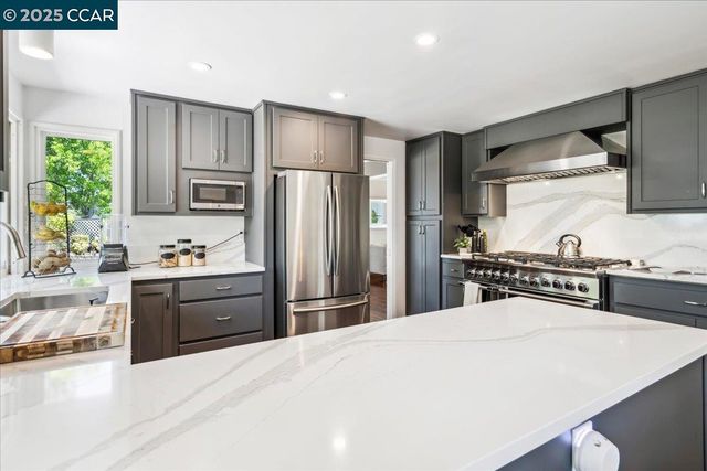 739 Devils Drop Ct, Richmond, CA 94803