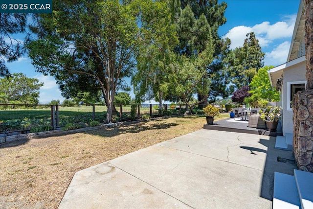 739 Devils Drop Ct, Richmond, CA 94803