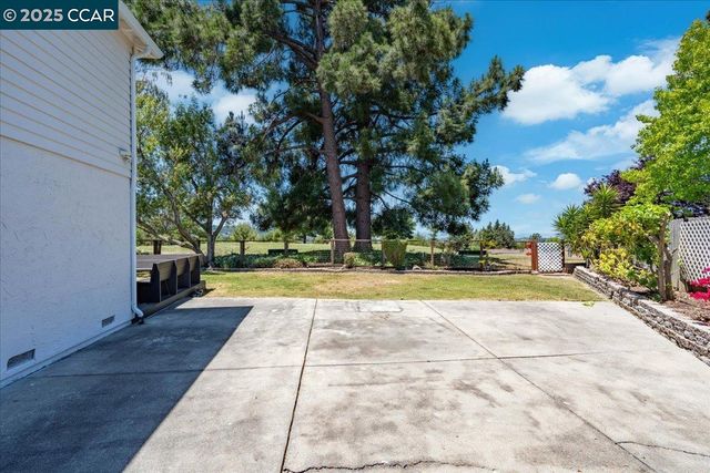 739 Devils Drop Ct, Richmond, CA 94803