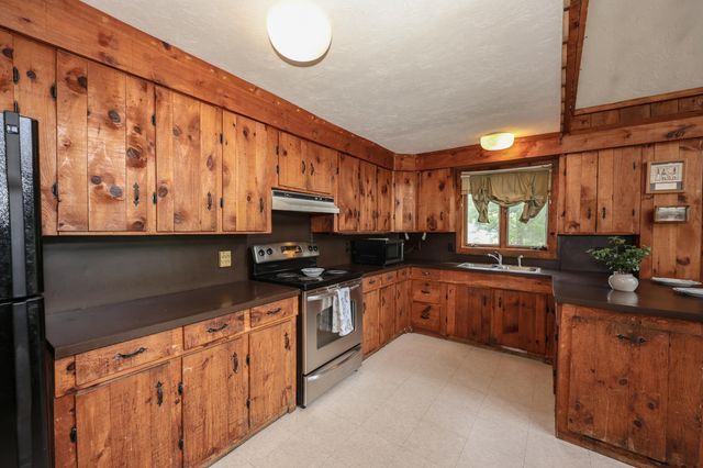 91 Sebbins Pond Drive, Bedford, NH 03110