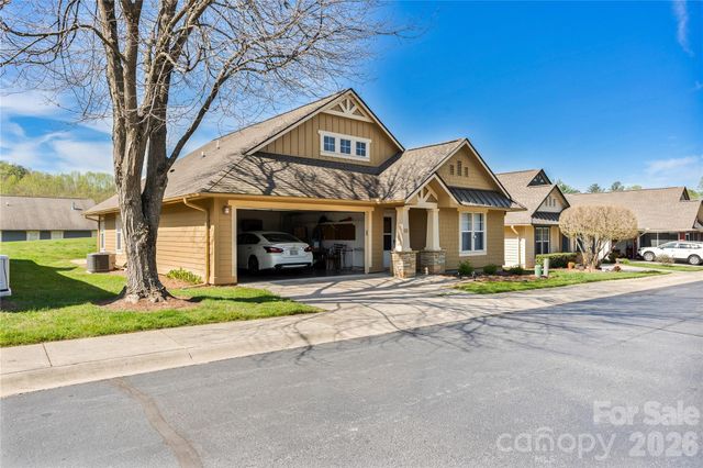 47 Barn Owl Way, Hendersonville, NC 28792