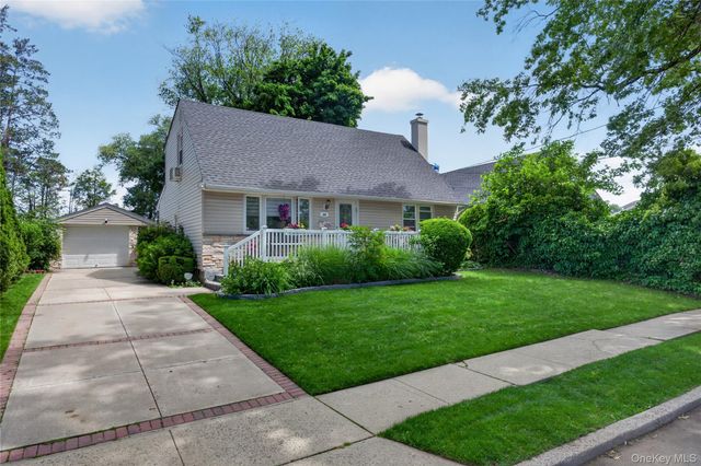 84 Wilson Boulevard, New Hyde Park, NY 11040