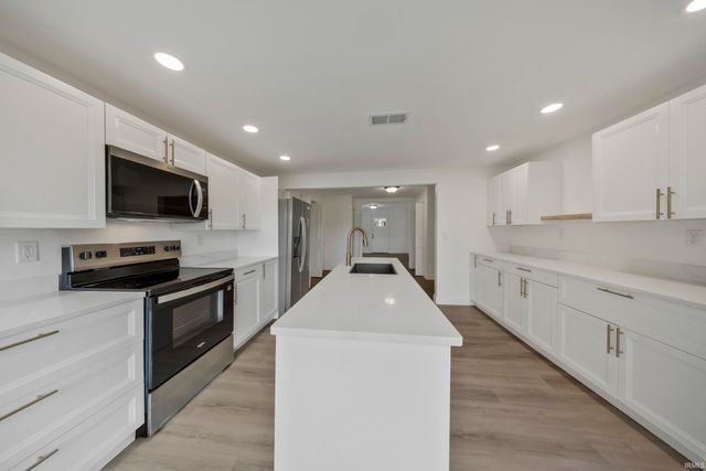 6500 Plainview Drive, Evansville, IN 47720