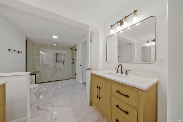 6500 Plainview Drive, Evansville, IN 47720