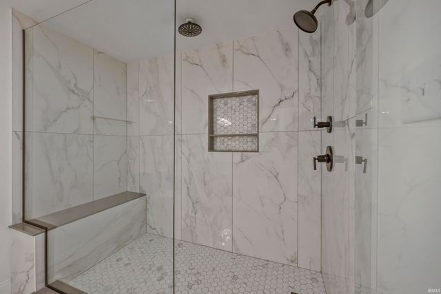 6500 Plainview Drive, Evansville, IN 47720