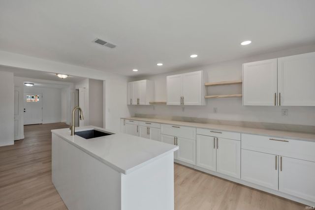 6500 Plainview Drive, Evansville, IN 47720