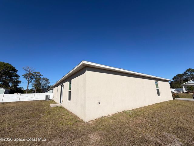 806 Trinidad Avenue SE, Palm Bay, FL 32909