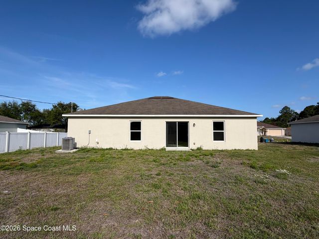 806 Trinidad Avenue SE, Palm Bay, FL 32909