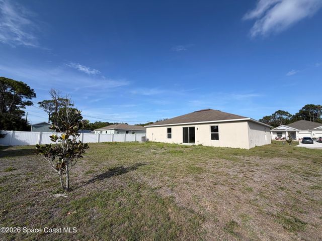 806 Trinidad Avenue SE, Palm Bay, FL 32909
