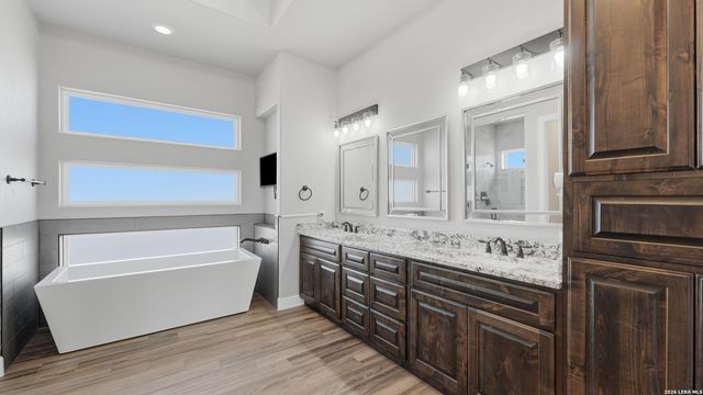 125 VALLEY VIEW DR, La Vernia, TX 78121