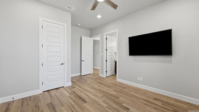 125 VALLEY VIEW DR, La Vernia, TX 78121