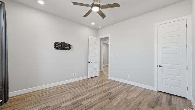 125 VALLEY VIEW DR, La Vernia, TX 78121