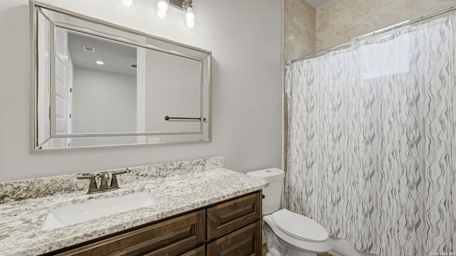 125 VALLEY VIEW DR, La Vernia, TX 78121