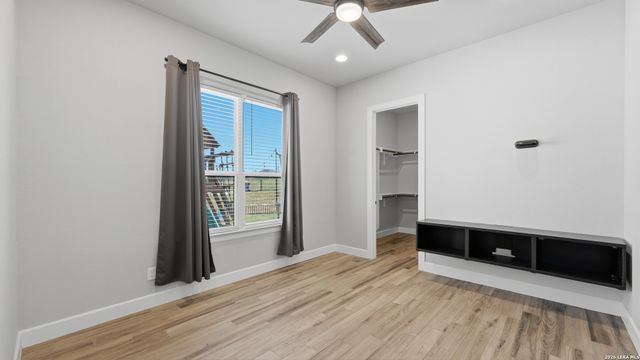 125 VALLEY VIEW DR, La Vernia, TX 78121