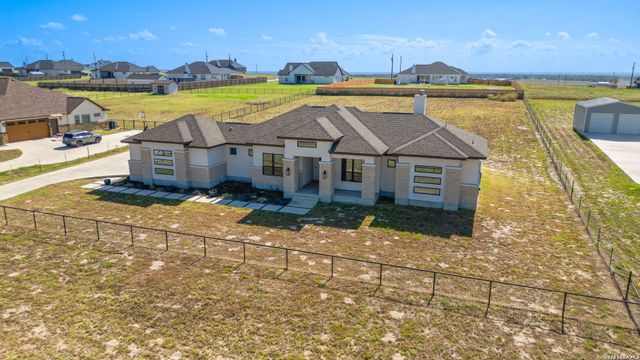 125 VALLEY VIEW DR, La Vernia, TX 78121