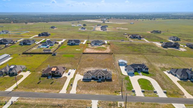 125 VALLEY VIEW DR, La Vernia, TX 78121