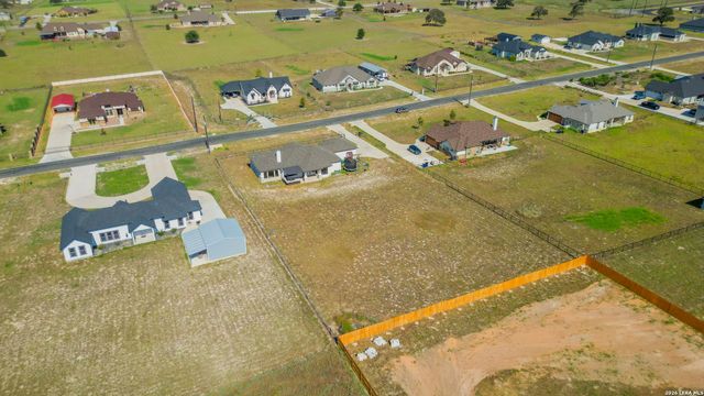 125 VALLEY VIEW DR, La Vernia, TX 78121