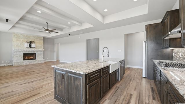 125 VALLEY VIEW DR, La Vernia, TX 78121