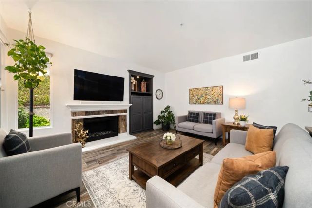 5919 County Oak Road, Woodland Hills, CA 91367