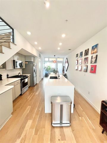 2002 E 7th ST 223, Austin, TX 78702