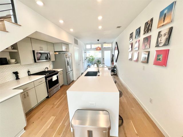 2002 E 7th ST 223, Austin, TX 78702