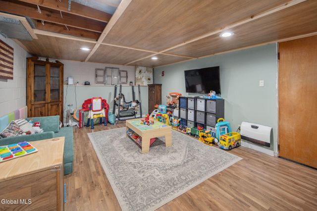 16 Forest Drive, Colonie, NY 12205