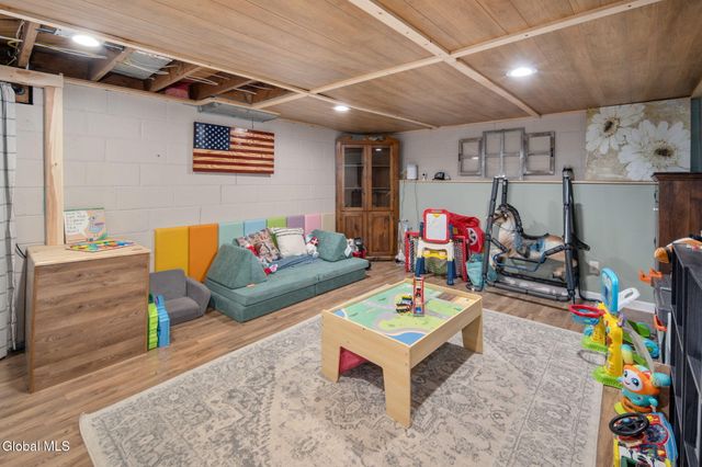 16 Forest Drive, Colonie, NY 12205