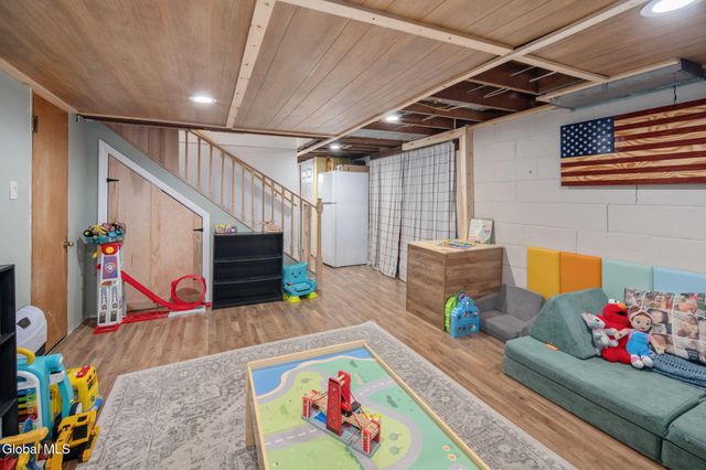 16 Forest Drive, Colonie, NY 12205