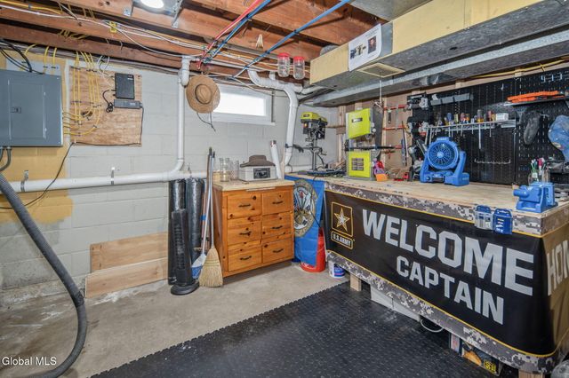 16 Forest Drive, Colonie, NY 12205