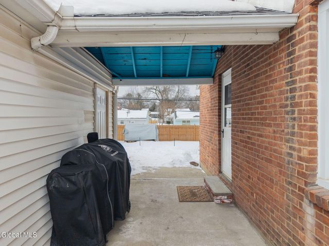 16 Forest Drive, Colonie, NY 12205