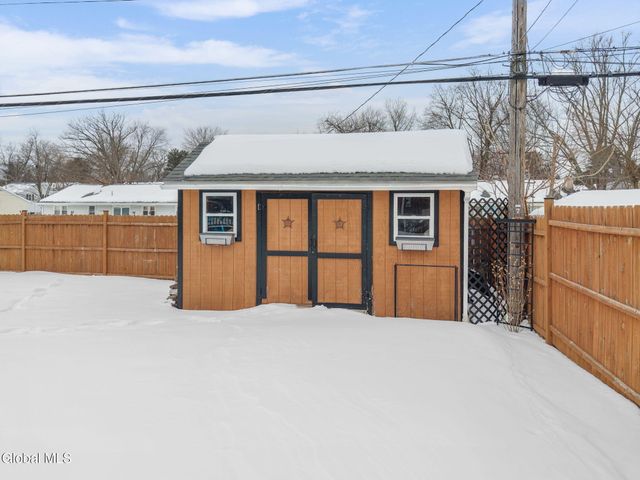 16 Forest Drive, Colonie, NY 12205