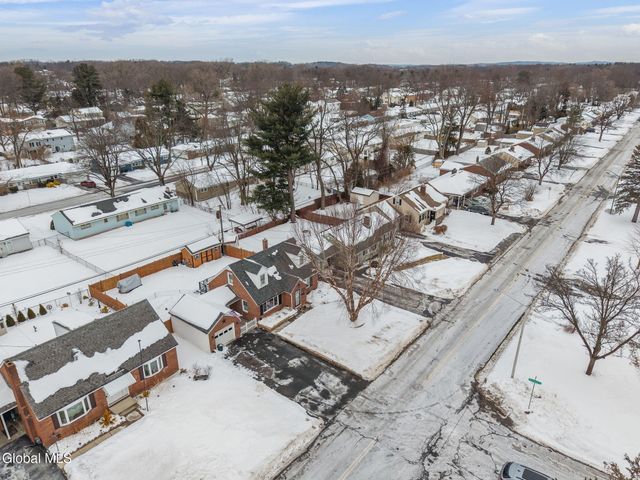 16 Forest Drive, Colonie, NY 12205