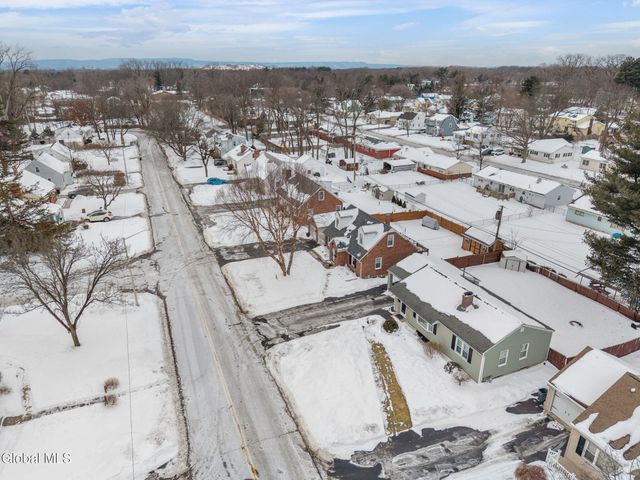 16 Forest Drive, Colonie, NY 12205