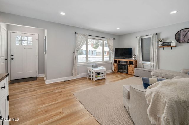 16 Forest Drive, Colonie, NY 12205