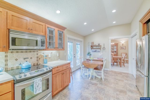 705 SE Stoneridge Ln, Dallas, OR 97338