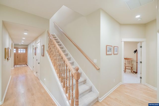 705 SE Stoneridge Ln, Dallas, OR 97338