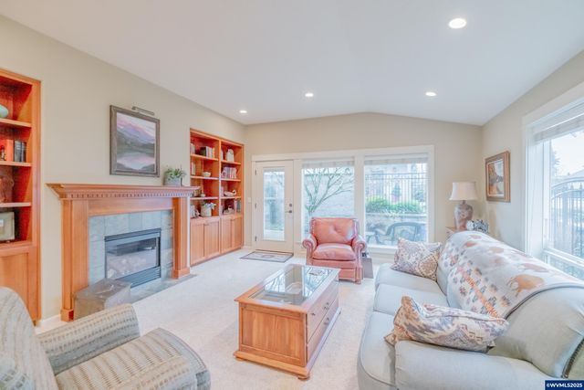 705 SE Stoneridge Ln, Dallas, OR 97338