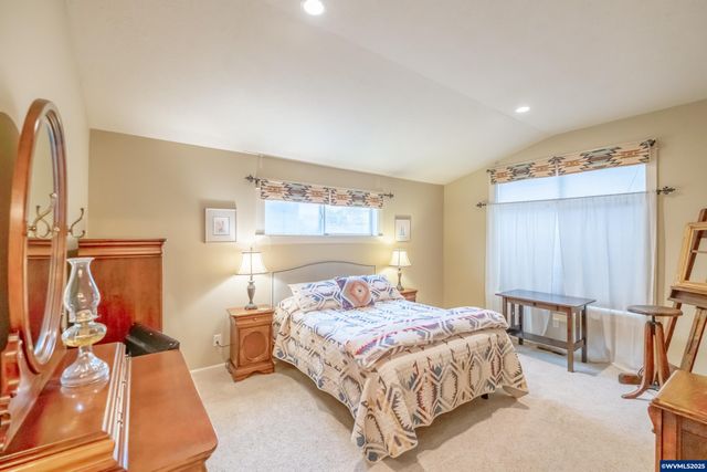 705 SE Stoneridge Ln, Dallas, OR 97338