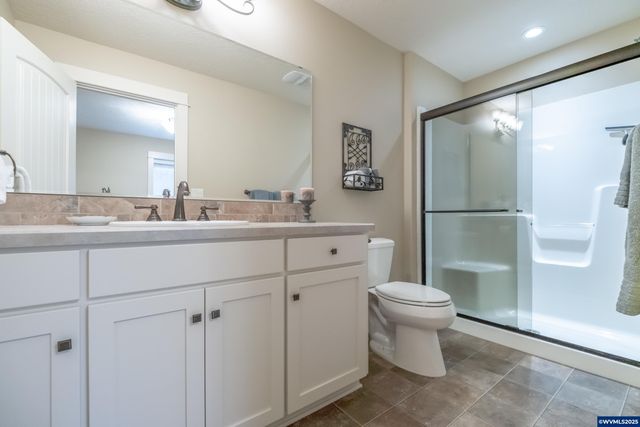 705 SE Stoneridge Ln, Dallas, OR 97338