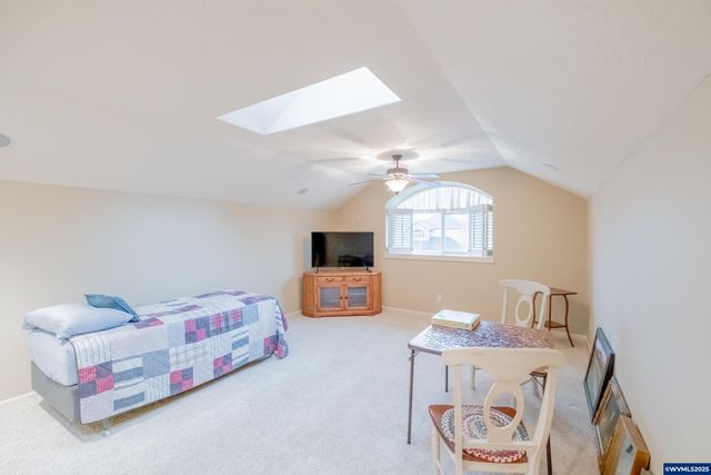 705 SE Stoneridge Ln, Dallas, OR 97338